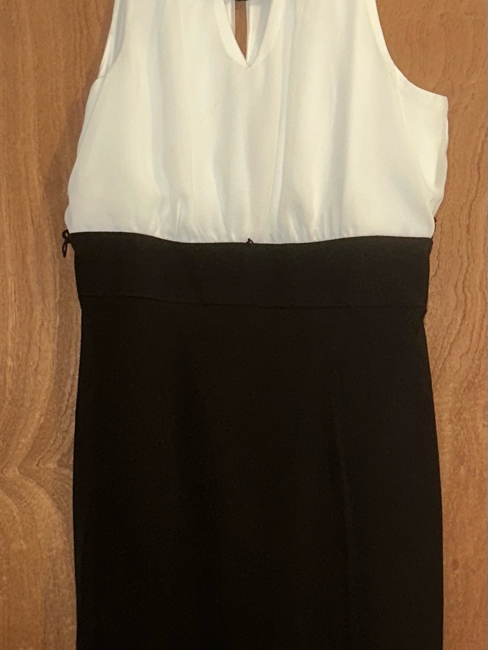 Iz Byer Black and White Sleeveless Midi Sheath Dress